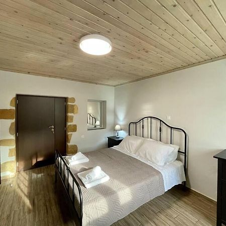 Villa Eftychia Serene Getaway With Hot Tub In A Quiet Location กิสเซมอส ภายนอก รูปภาพ
