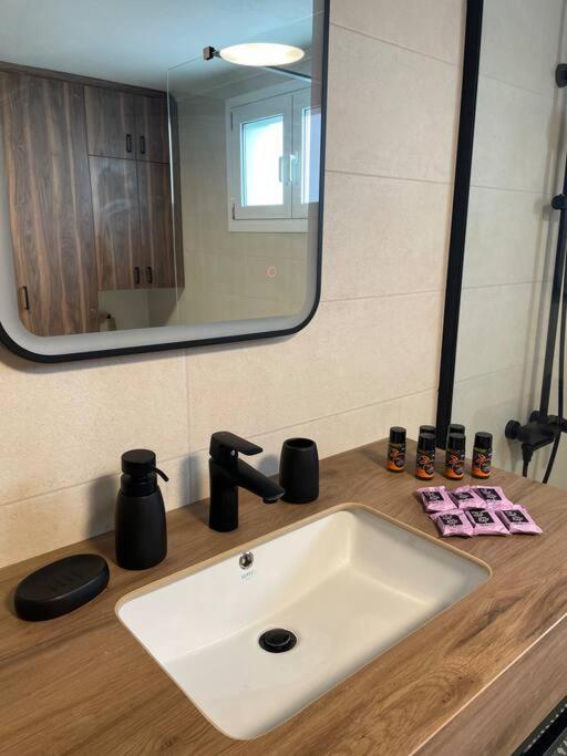 Villa Eftychia Serene Getaway With Hot Tub In A Quiet Location กิสเซมอส ภายนอก รูปภาพ