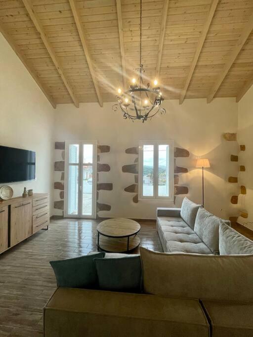 Villa Eftychia Serene Getaway With Hot Tub In A Quiet Location กิสเซมอส ภายนอก รูปภาพ