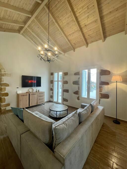 Villa Eftychia Serene Getaway With Hot Tub In A Quiet Location กิสเซมอส ภายนอก รูปภาพ