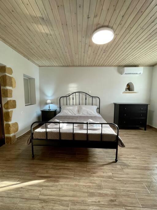 Villa Eftychia Serene Getaway With Hot Tub In A Quiet Location กิสเซมอส ภายนอก รูปภาพ